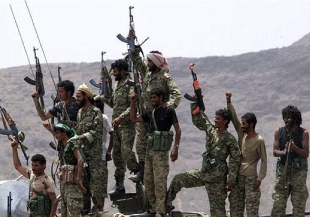 خبرنگاران نیروهای یمنی پادگان نظامی اللبنات در جوف را آزاد کردند