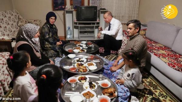 (تصاویر) اردوغان و همسرش بر سر سفره افطار یک شهروند عادی